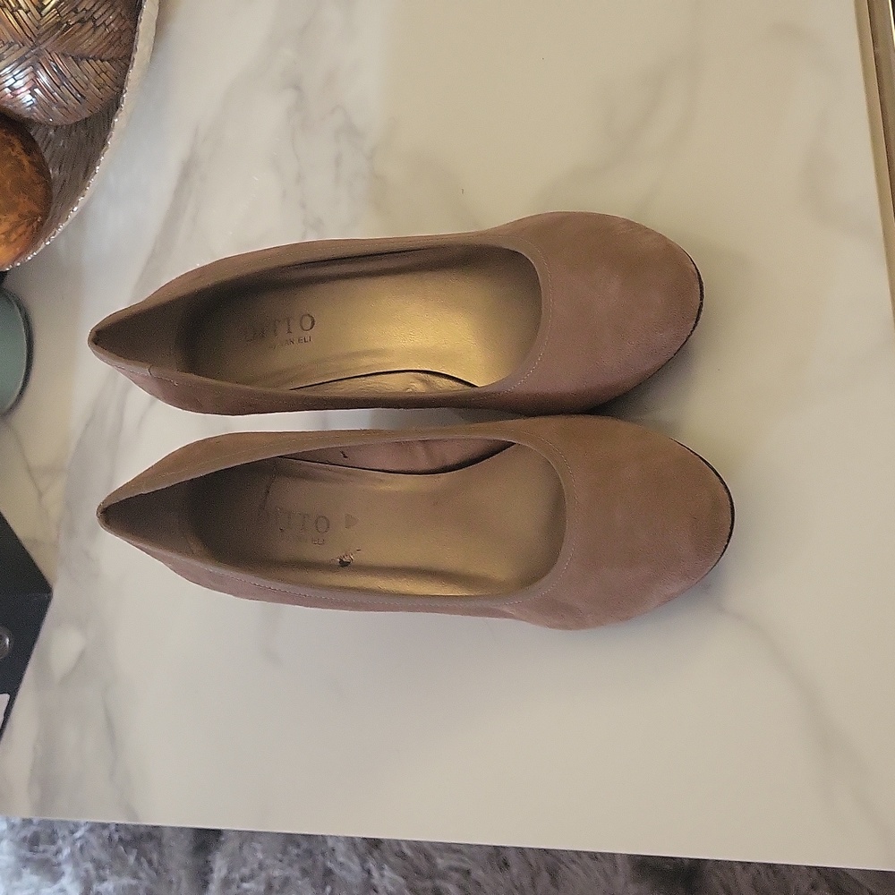 Shoes - Picture 2 of 6